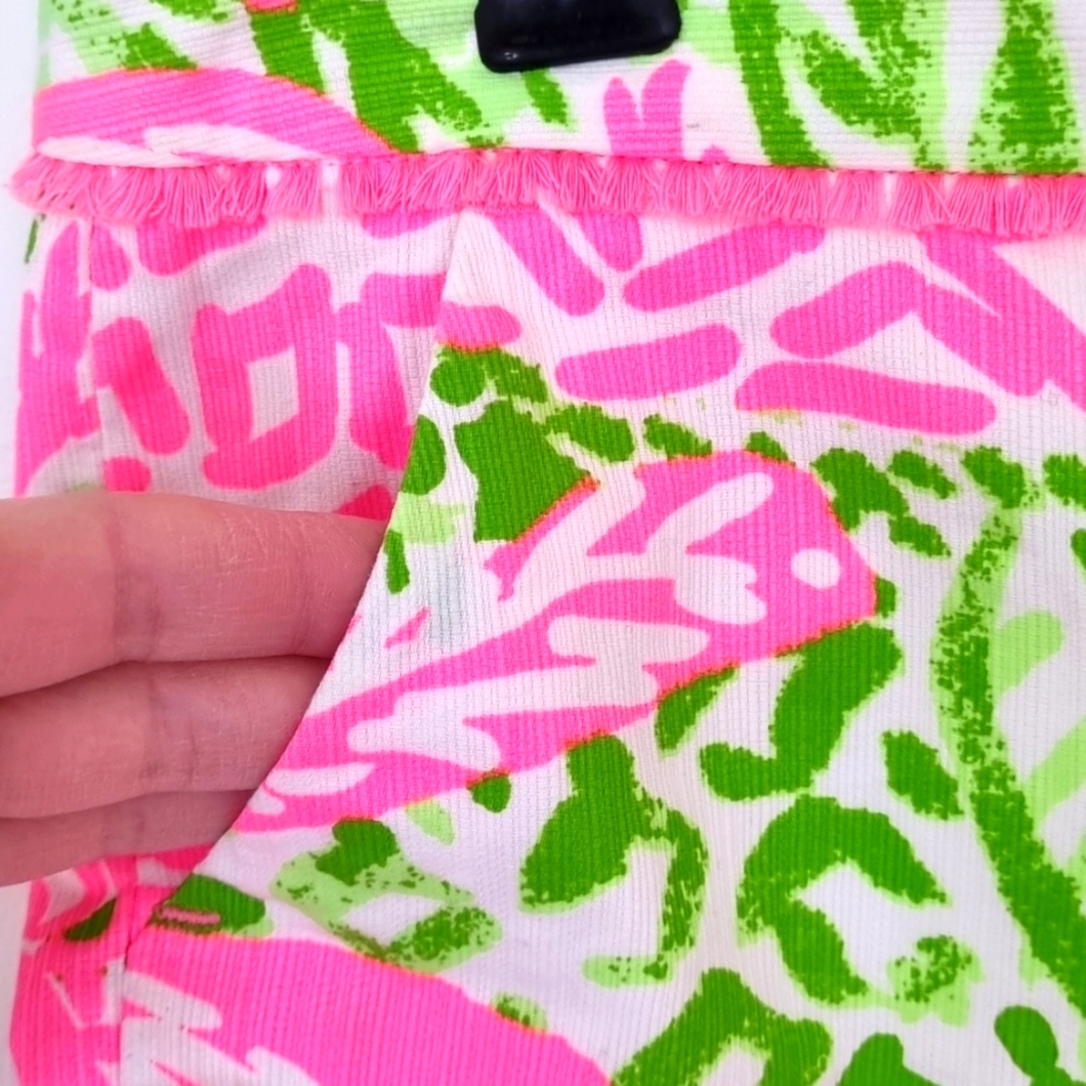 Lilly Pulitzer, bright pink/green/white shorts, pockets, size 00 - Picture 4 of 9